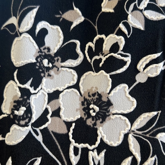 NWOT Women's blouse by Ava James - Picture 4 of 4